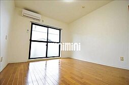 トーン・クラスター学園 107 1階1Kのリビング/ダイニング