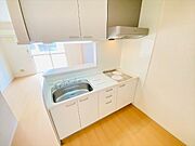 同一建物内の別部屋の内装写真になります。（105号室）