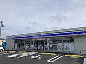 コンビニ「ローソン武蔵村山神明四丁目店まで1135m」