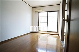 ビューロイヤル 101 1階1LDKのリビング/ダイニング