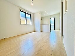 ＬＵＭＩＥＲＥ 2階1LDKのリビング/ダイニング