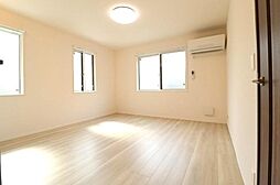 ワイズ・グラン 2階2LDKのリビング/ダイニング