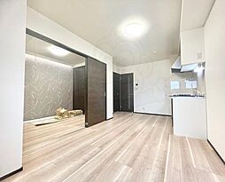 JR東海道・山陽本線 茨木駅 徒歩5分の賃貸アパート 2階1LDKのリビング/ダイニング