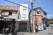 総持寺駅より徒歩4分 築36年6ヶ月 3階建の賃貸物件
