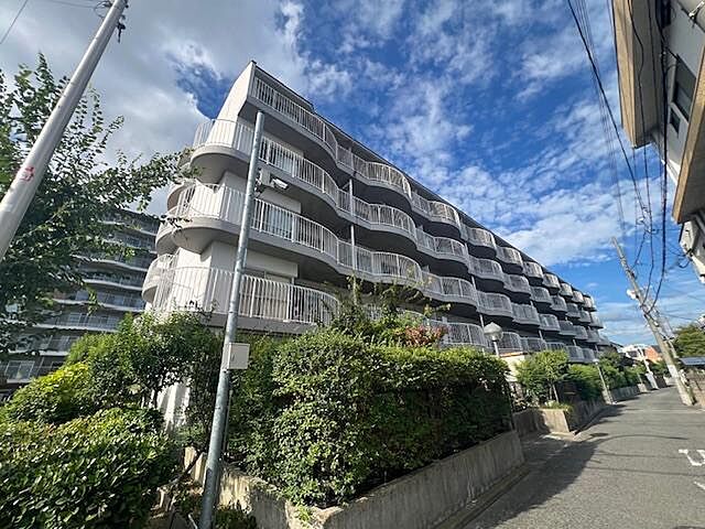 2 / 23