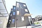 石津川駅より徒歩18分 築5年11ヶ月 3階建の賃貸物件