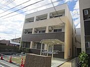 鳳駅より徒歩7分 築14年 3階建の賃貸物件