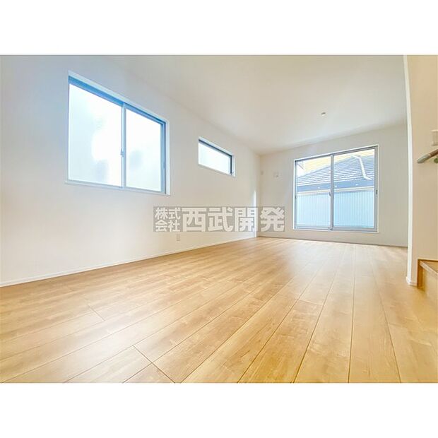 柔らかな光が射し込む家族団らんのＬＤＫ