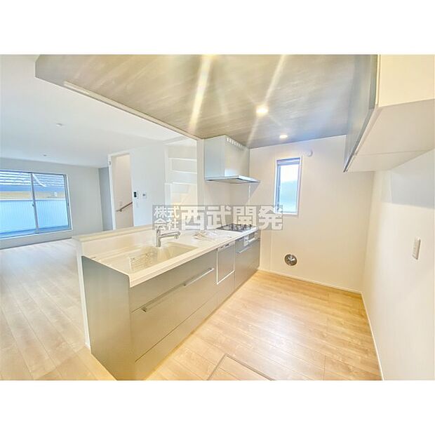 食器洗浄機を標準搭載。あらいものは毎日のこと、あれば何かと便利な設備です。