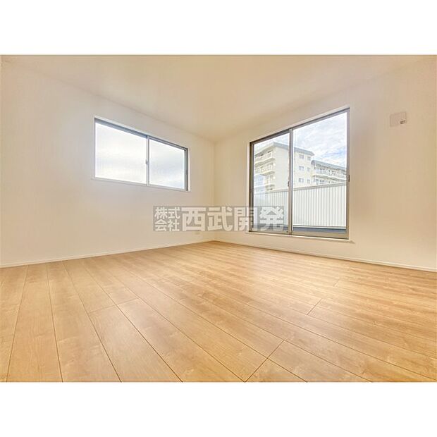 明るい部屋はそれだけで気分が晴れやかになりますね。