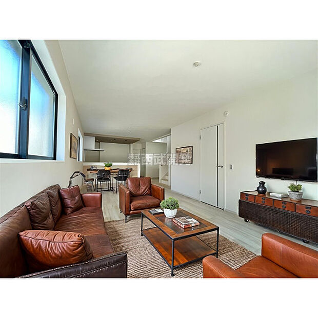 配置してある家具や小物はCGによるイメージです。家族の団欒となるリビング。お好みのコーディネートをどうぞ