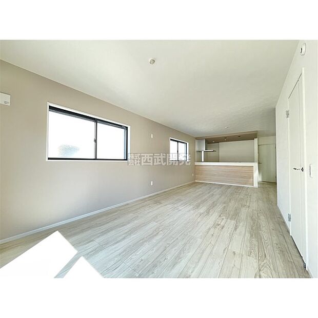 暖かい日差しとやさしい風が吹き抜けるリビング