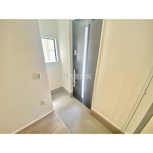 玄関にはゆとりがあり、大きい荷物が置けるので大活躍。