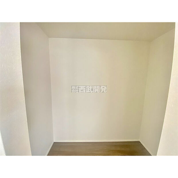 衣類をまとめて収納できるので、お部屋を広くお使いいただけます。