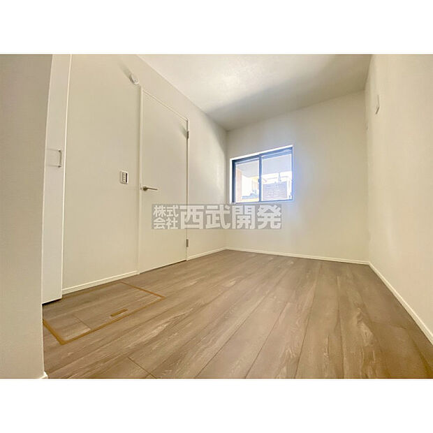 穏やかな日差しと心地よい風が吹き抜ける窓配置