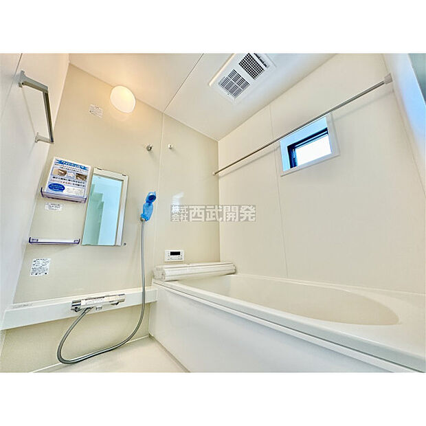 換気乾燥機付きの浴室は、雨の日でも洗濯ができるのでとても便利です。梅雨の時期でもこれで安心ですね。