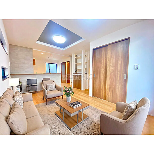 配置してある家具や小物はCGによるイメージです。家族の団欒となるリビング。お好みのコーディネートをどうぞ