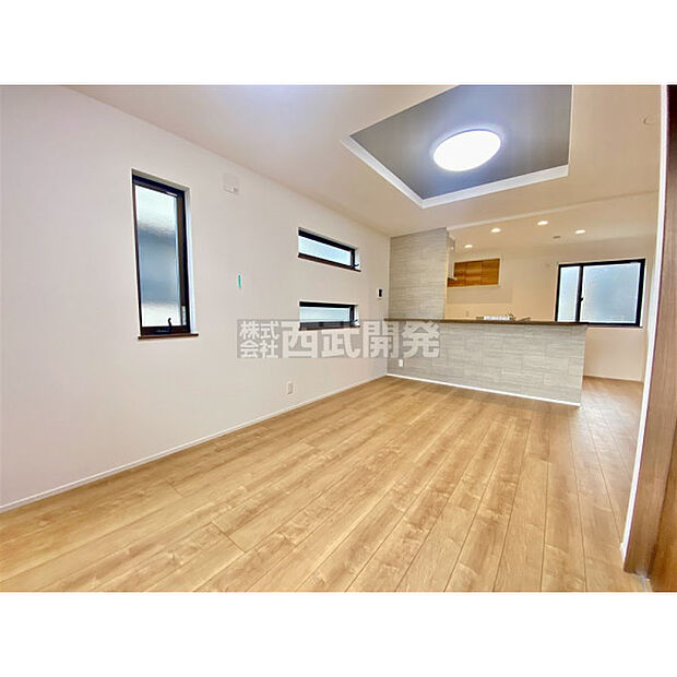 柔らかな光が射し込む家族団らんのＬＤＫ