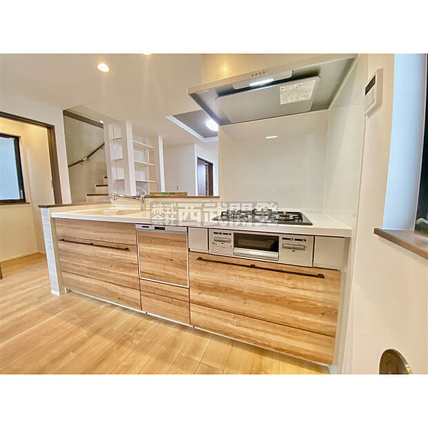 対面キッチンを採用、お料理しながら会話に参加できます