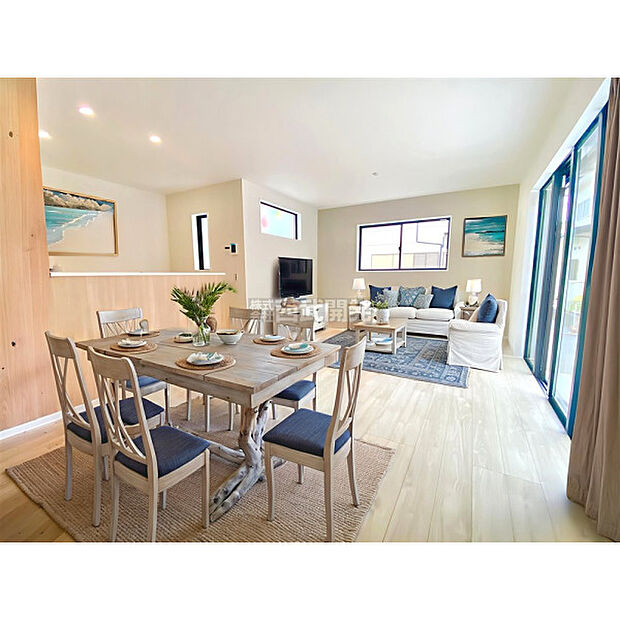 配置してある家具や小物はCGによるイメージです。大きな窓からたっぷりの陽が入るＬＤＫ