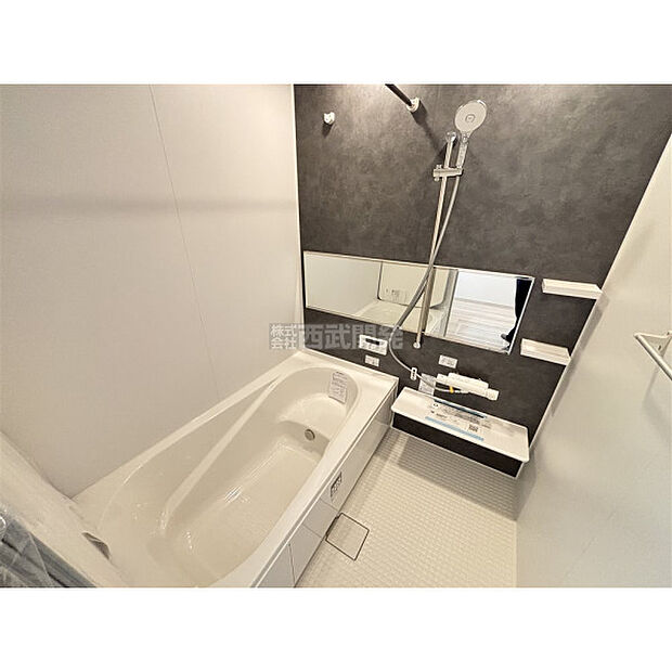 換気乾燥機付きの浴室は、雨の日でも洗濯物ができるのでとても便利です。梅雨の時期でもこれで安心ですね。