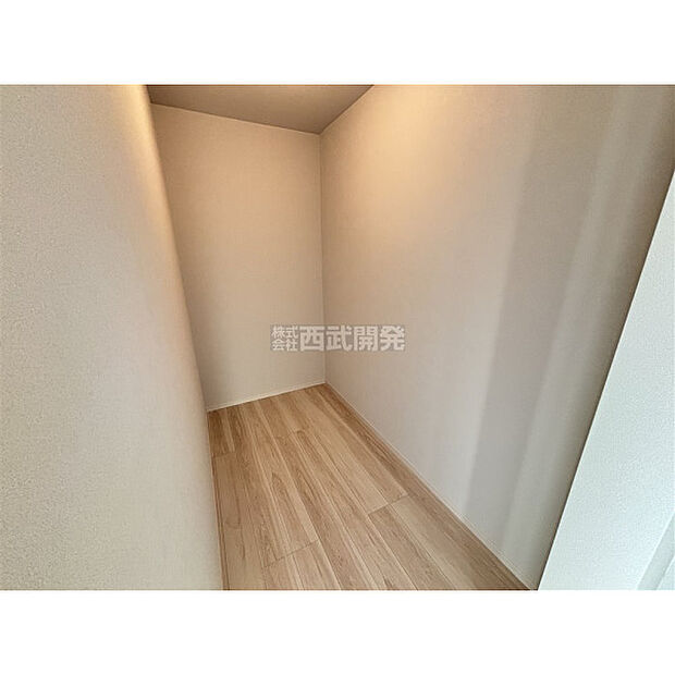 衣類をまとめて収納できるので、お部屋を広くお使いいただけます。