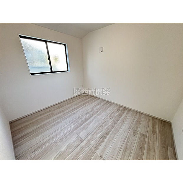 穏やかな日差しと心地よい風が吹き抜ける窓配置