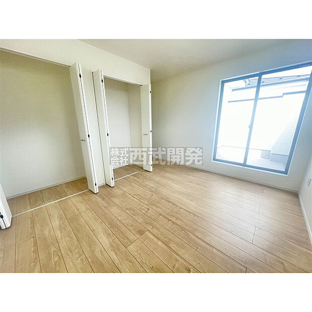 収納力のあるダブルクローゼット。収納が多いとお部屋の使い勝手がとても良くなります。