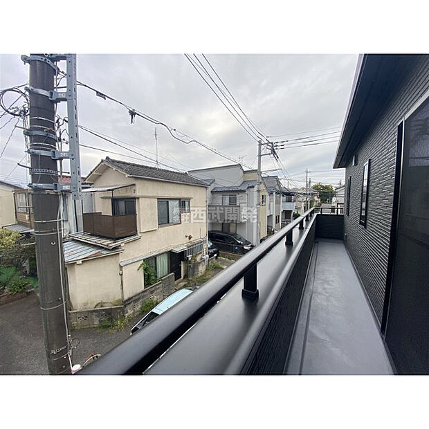 奥行きたっぷりのバルコニーは洗濯物もラクラク干せちゃいます。こんなところにもゆとり空間。