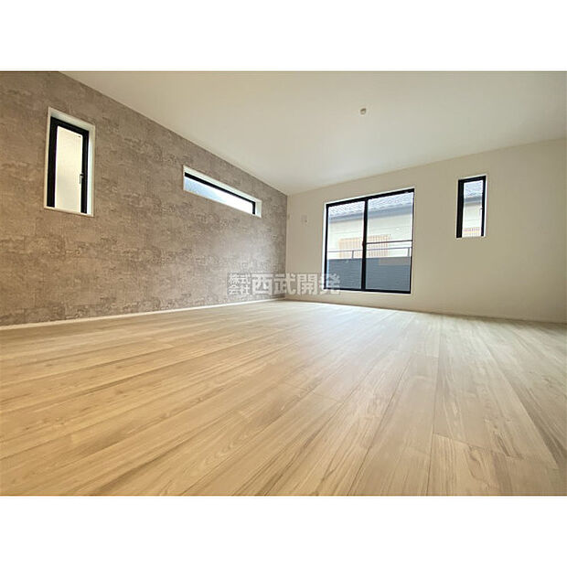 アクセントクロスを施してあります。一面に変化を加えるだけで、お部屋の雰囲気がガラっと変わります。