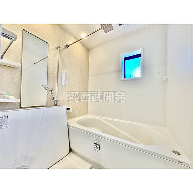 換気乾燥機付きの浴室は、雨の日でも洗濯物ができるのでとても便利です。梅雨の時期でもこれで安心ですね。