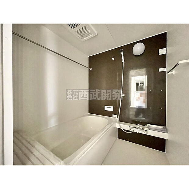 換気乾燥機付きの浴室は、雨の日でも洗濯ができるのでとても便利です。梅雨の時期でもこれで安心ですね。