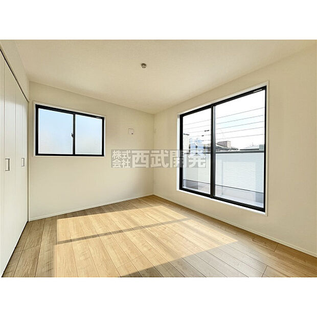 日当り・通風ともに良好です。明るい部屋はそれだけで気分が晴れやかになりますね。