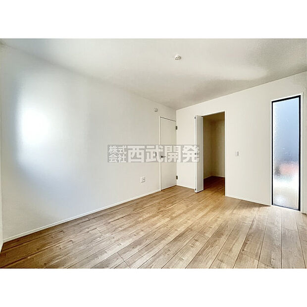 衣類をまとめて収納できるので、お部屋を広くお使いいただけます。