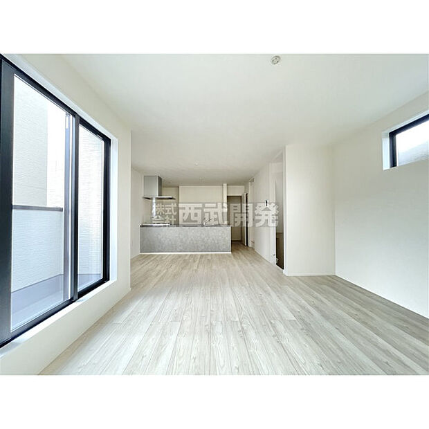 柔らかな光が射し込む家族団らんのＬＤＫ