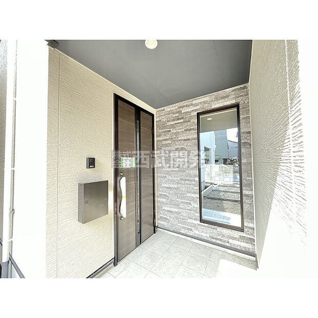 ゆとりある玄関前のスペース。