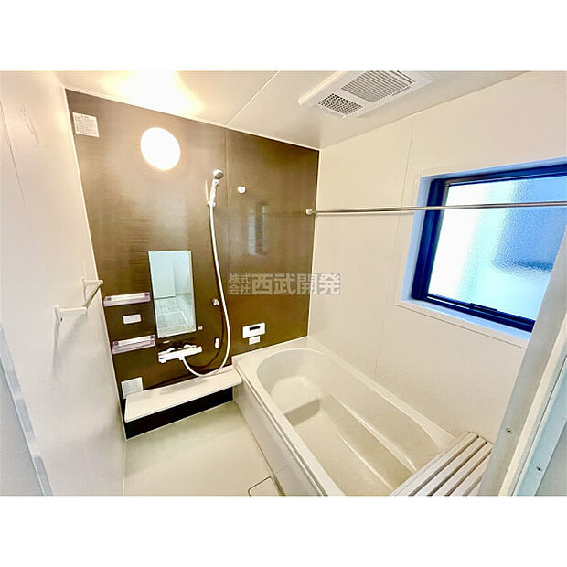 換気乾燥機付きの浴室は、雨の日でも洗濯ができるのでとても便利です。梅雨の時期でもこれで安心ですね。