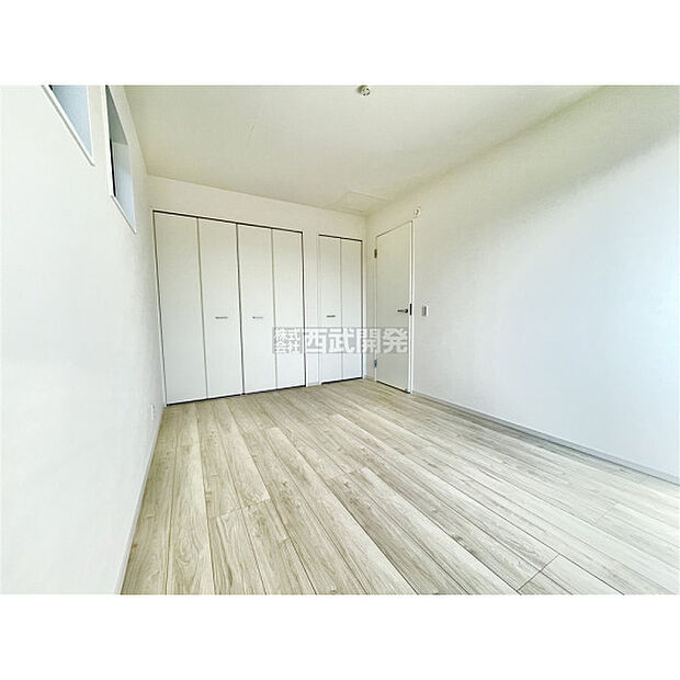 収納力のあるダブルクローゼット。収納が多いとお部屋の使い勝手がとても良くなります。