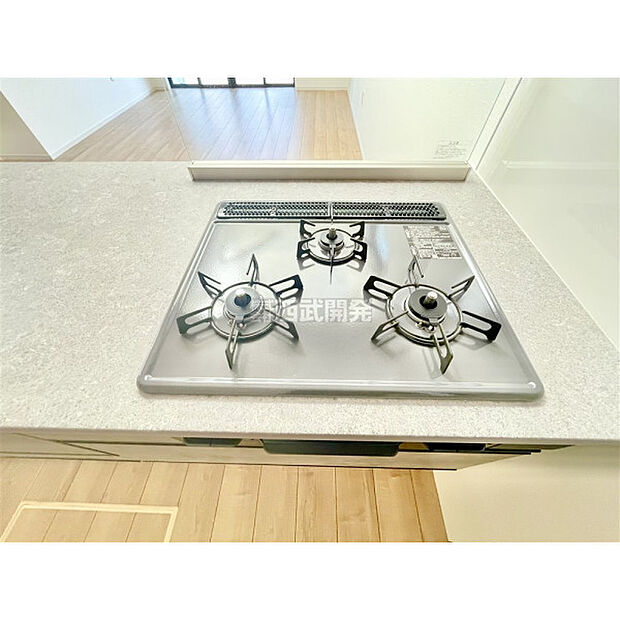 調理が一気に進む3口コンロ