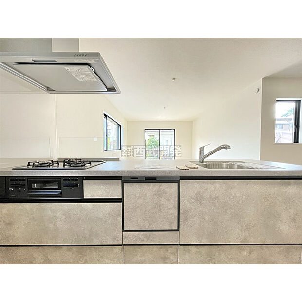 対面キッチンを採用、お料理しながら会話に参加できます