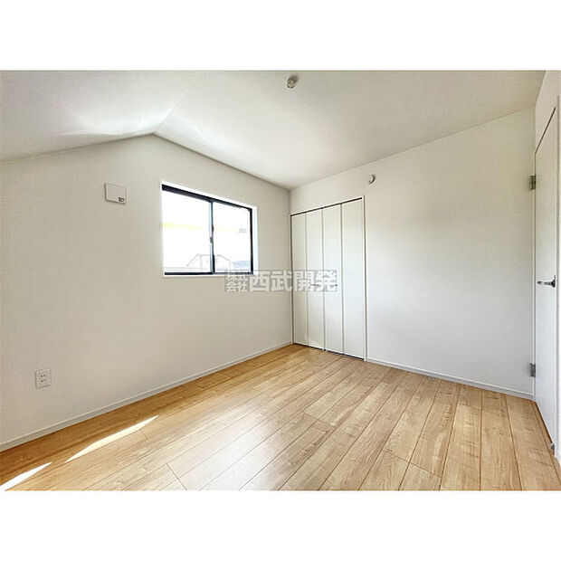 落ち着いた、温かみのある居室空間です