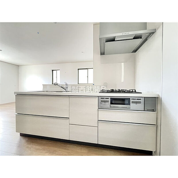 対面キッチンを採用、お料理しながら会話に参加できます