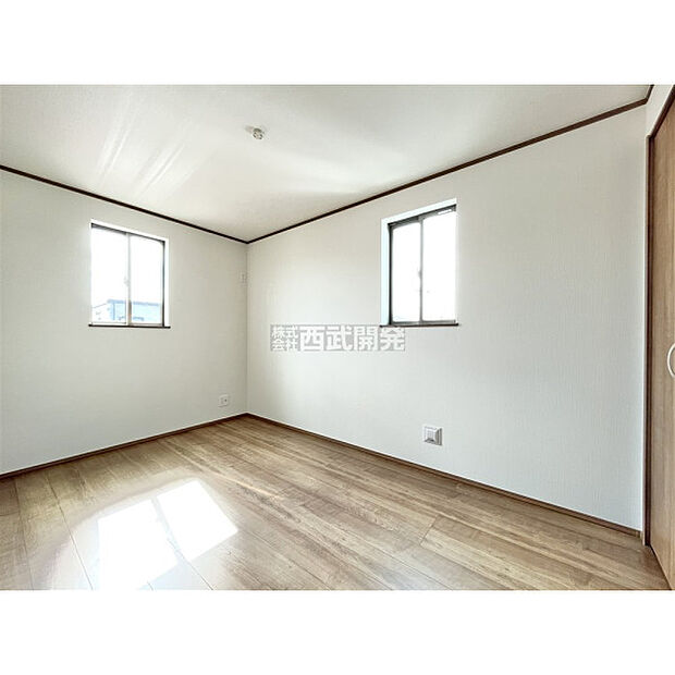 穏やかな日差しと心地よい風が吹き抜ける窓配置