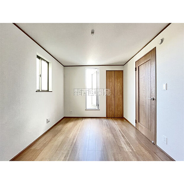 落ち着いた、温かみのある居室空間です