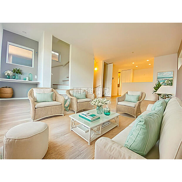 配置してある家具や小物はCGによるイメージです。柔らかな光が射し込む家族団らんのＬＤＫ