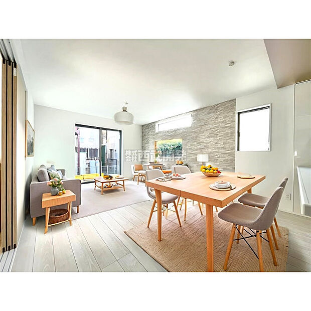 配置してある家具や小物はCGによるイメージです。柔らかな光が射し込む家族団らんのＬＤＫ