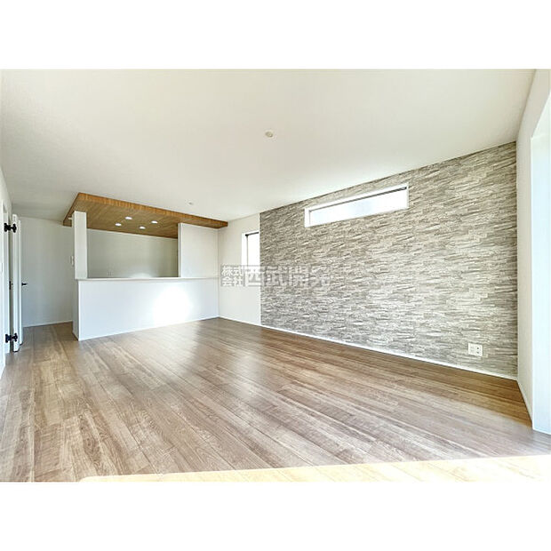 アクセントクロスを施してあります。一面に変化を加えるだけで、お部屋の雰囲気がガラっと変わります。