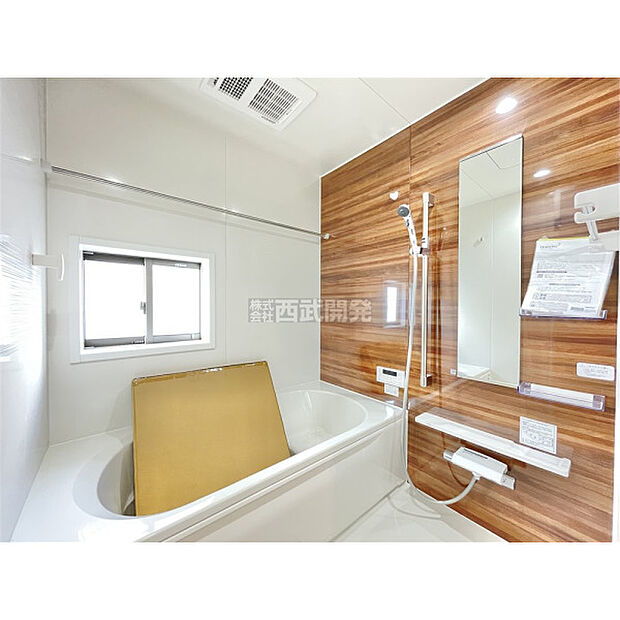 換気乾燥機付きの浴室は、雨の日でも洗濯ができるのでとても便利です。梅雨の時期でもこれで安心ですね。