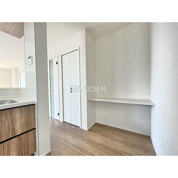 キッチン横のカウンターは大変重宝します