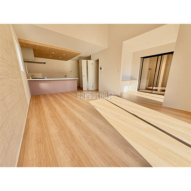 LDKは家族みんなの快適空間です。お食事したりおしゃべりしたり、家族の絆を育むセントラルスペースです。